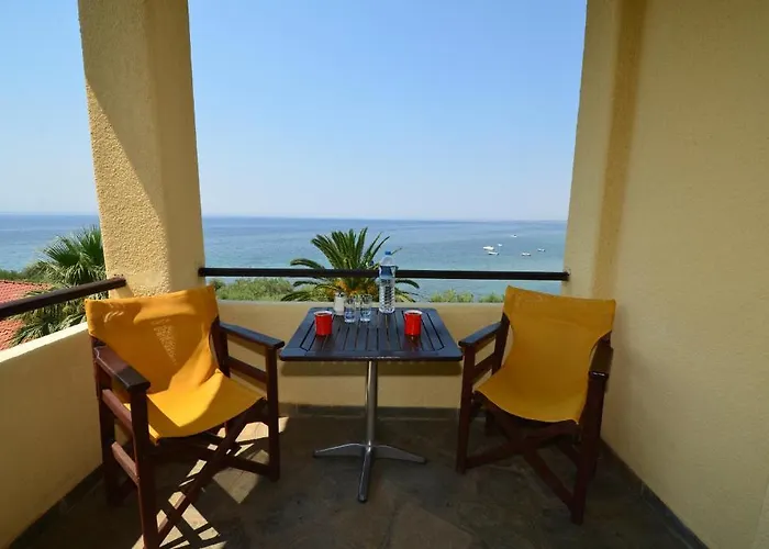 卡莉奥皮别墅酒店 3* 基拉奇尼